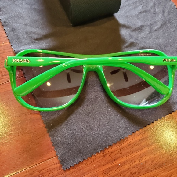 Prada sunglasses - Picture 2 of 3